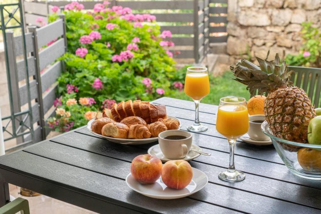 Central & Elegant Suite With Private Garden Argostolion Exterior foto